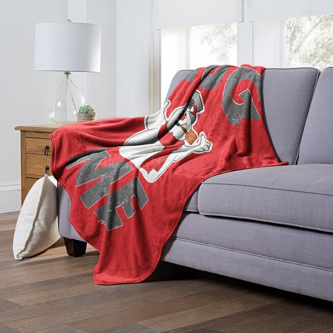 Frosty The Snowman Hug Me Silk Touch Throw Blanket, , alternate image number null