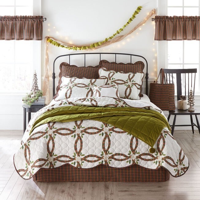 Holly Christmas Quilt Collection, , hi-res image number 0