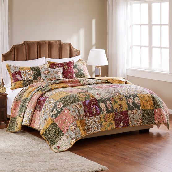 Antique Chic Quilt And Pillow Sham Set, , alternate image number null