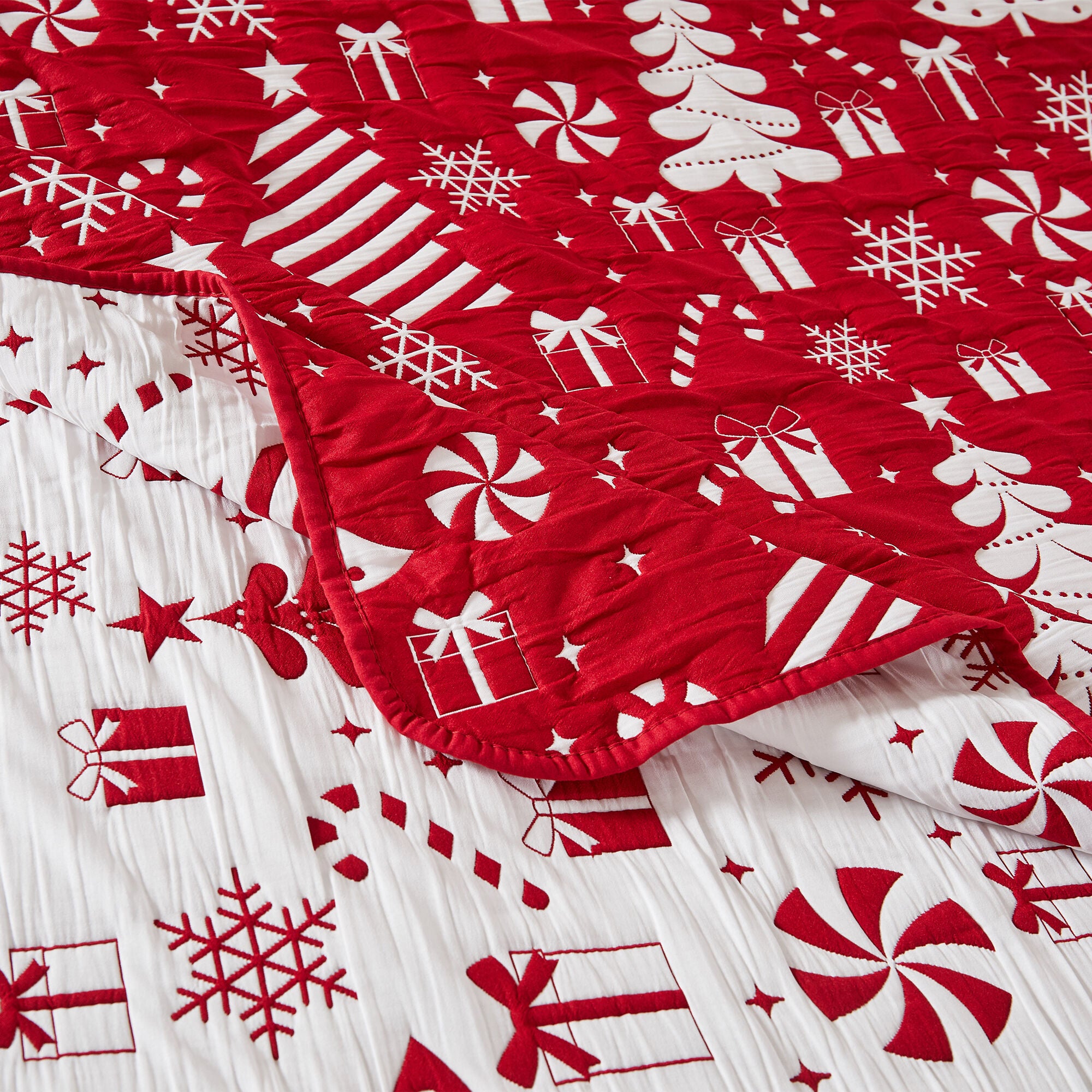 Snowflakes Holiday Matelassé Coverlet Set, Red, 3-Piece King, RED, alternate image number 2