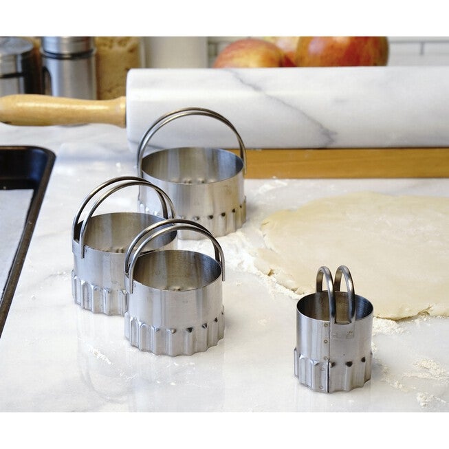 Round Rippled Stainless Steel Biscuit Cutters, Set 4, , alternate image number null