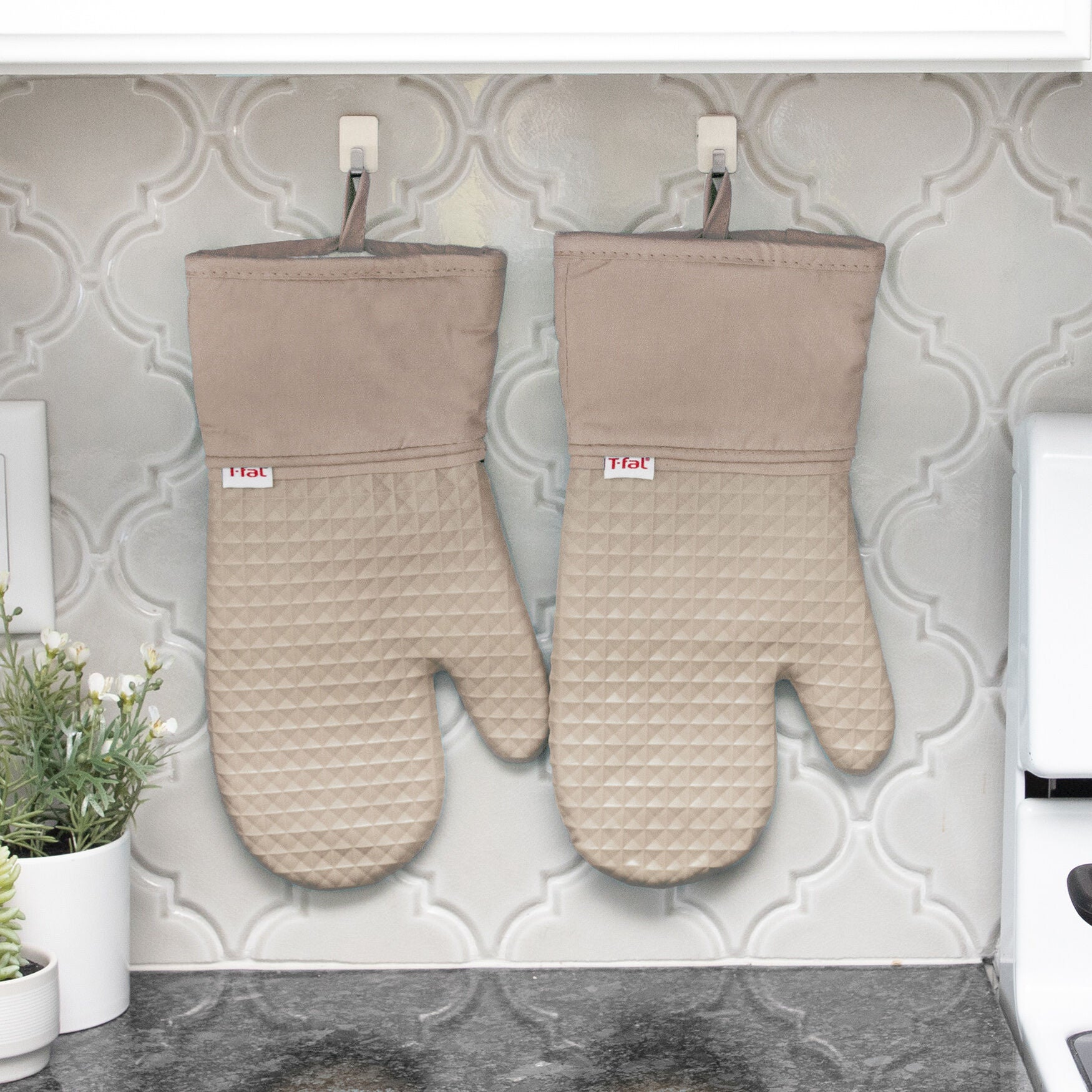 Waffle Silicone Oven Mitts, Set Of 2 Oven Mitt, , alternate image number 4