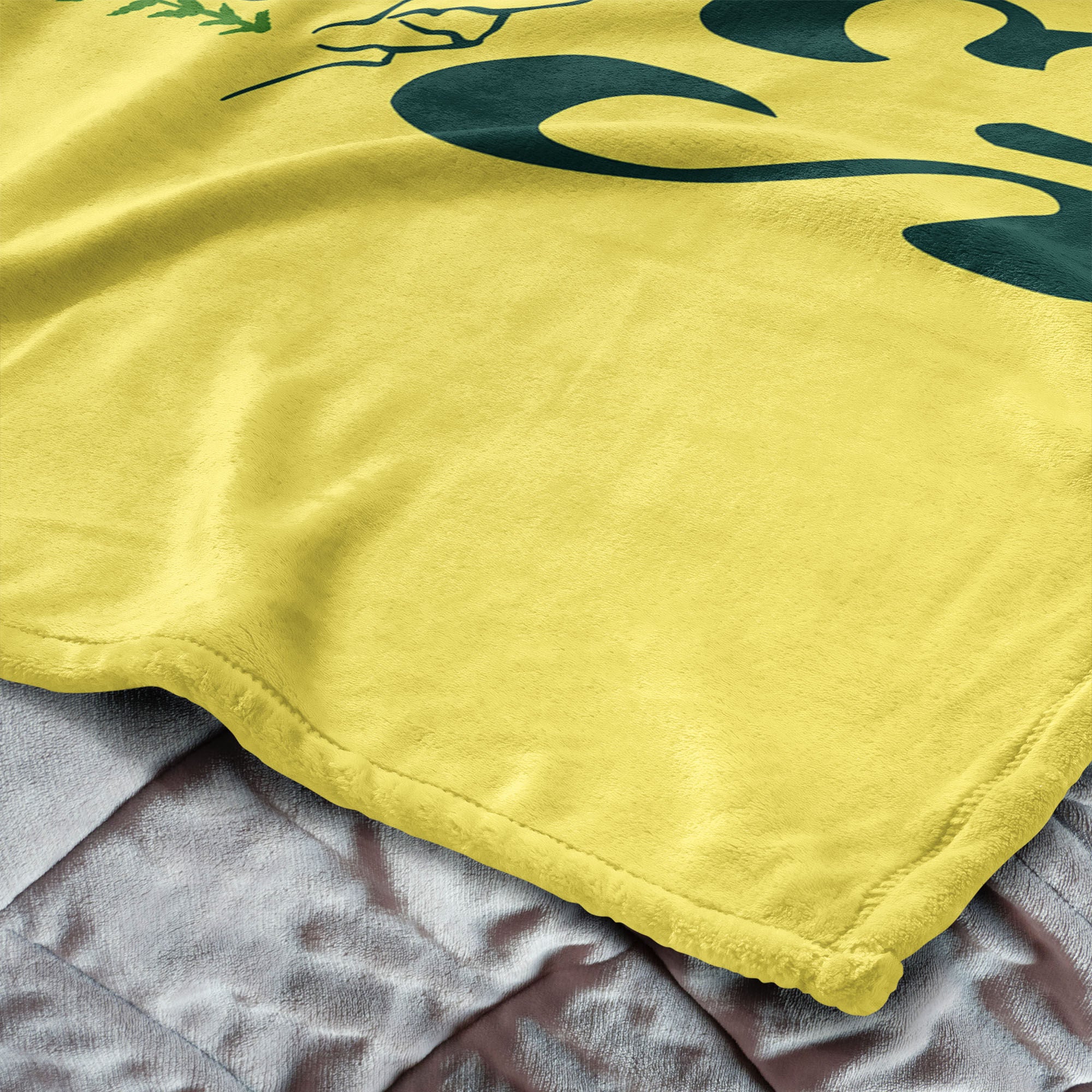 Nickelodeon Garfield Where's the TV Silk Touch Throw Blanket 50x60 Inches, YELLOW, alternate image number 4