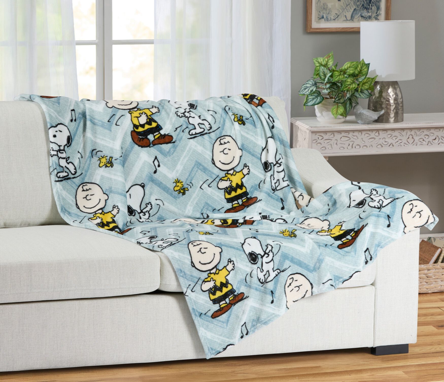 Silk Touch Peanuts&reg; Blanket, FRIENDS HAPPY DANCE, hi-res image number 0