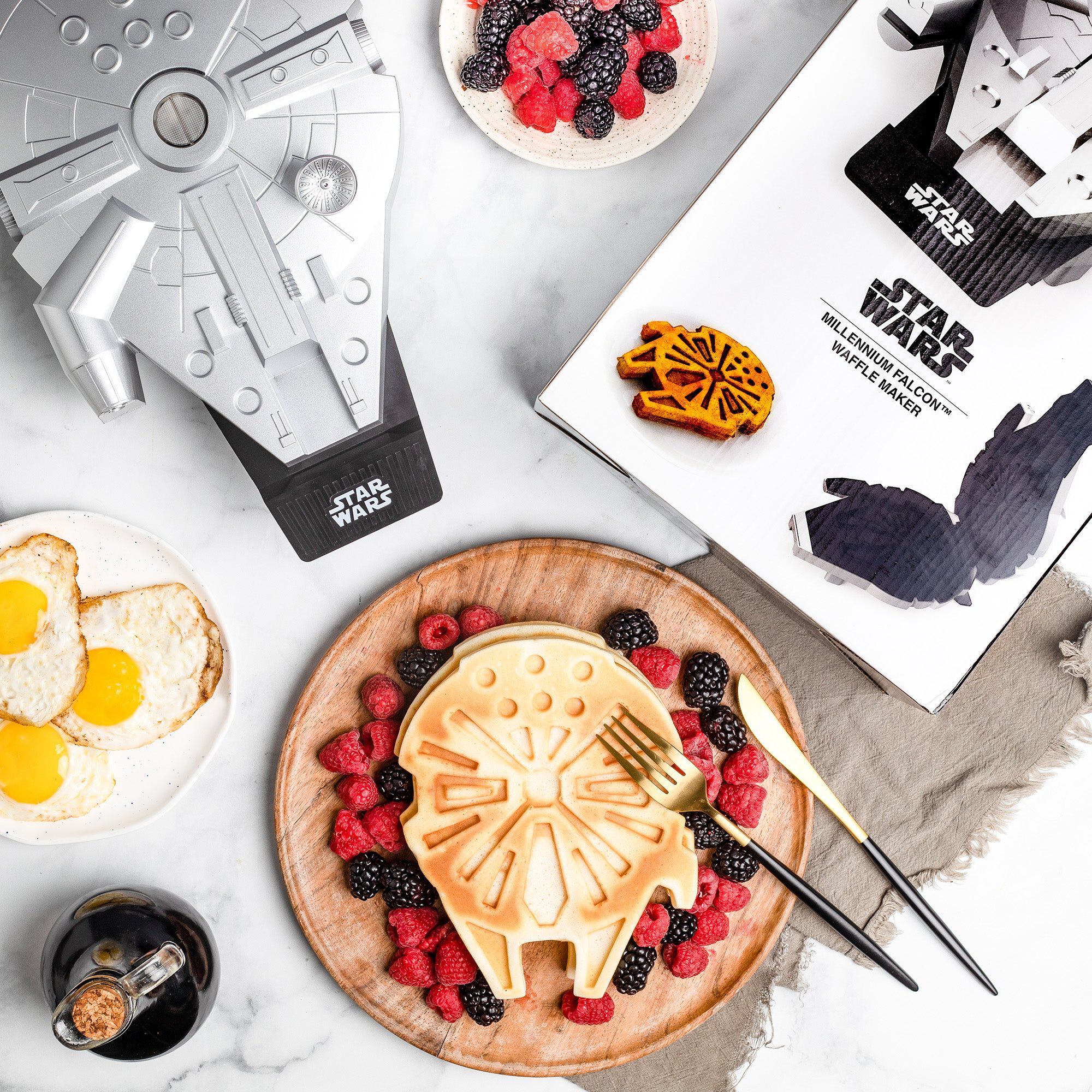 Star Wars Deluxe Millennium Falcon Waffle Maker, SILVER, alternate image number 1