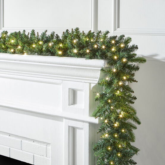 Pre-Lit Arrow-Tip 9' Garland, GREEN Pre-Lit Arrow-Tip 9' Garland, GREEN