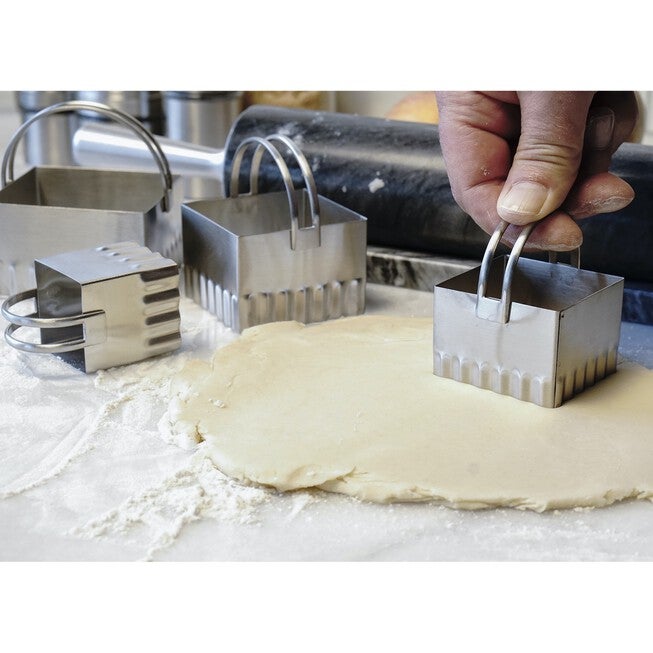 Rippled Stainless Steel Biscuit Cutters, Set 4, , alternate image number null