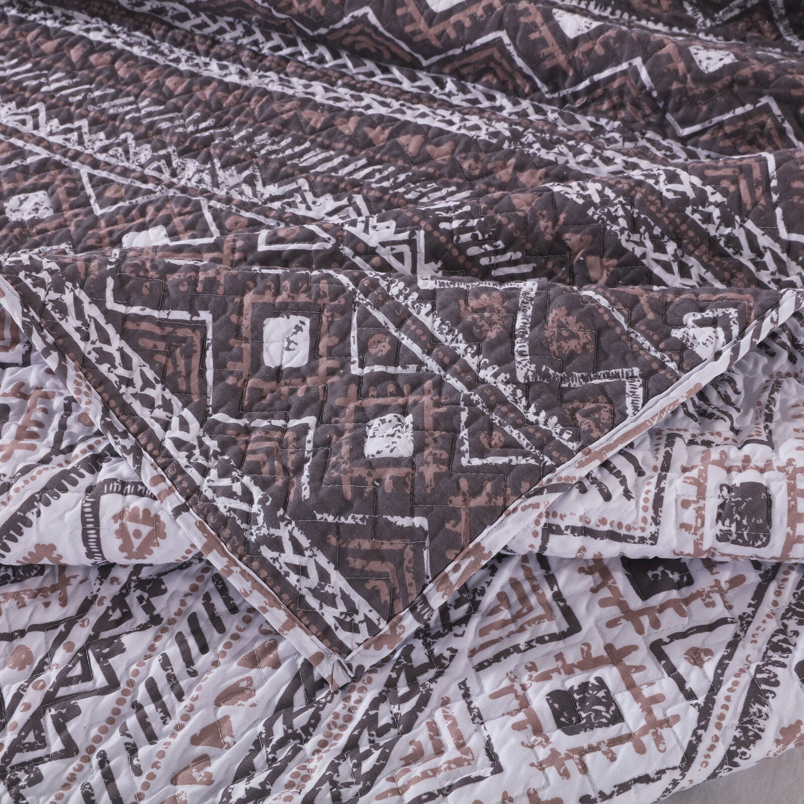 Denmark Quilted Throw Blanket, MULTI, alternate image number 4