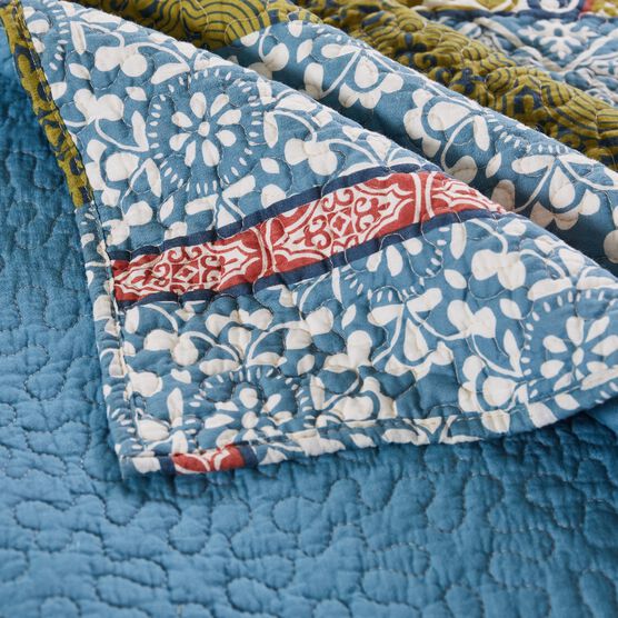 Shangri-La Quilted Throw Blanket, , alternate image number null