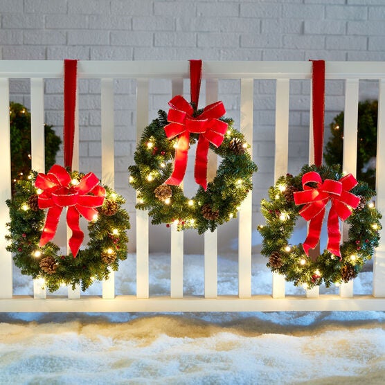 Set Of 3 Cordless Pre Lit Mini Christmas Wreaths Christmas