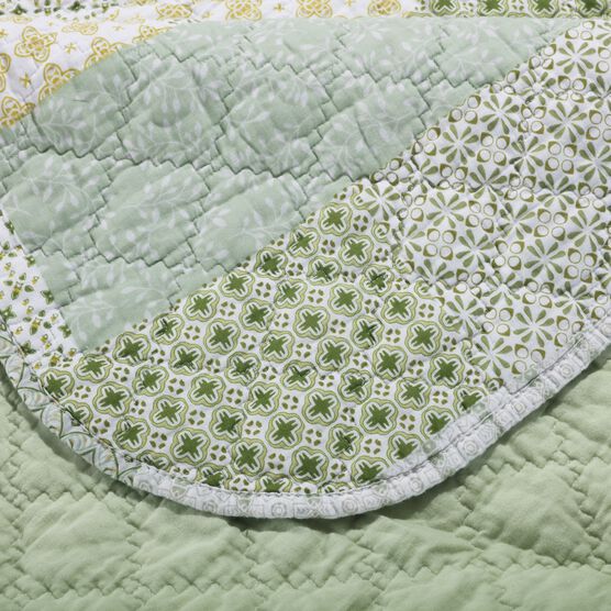 Juniper Quilted Throw Blanket, , alternate image number null