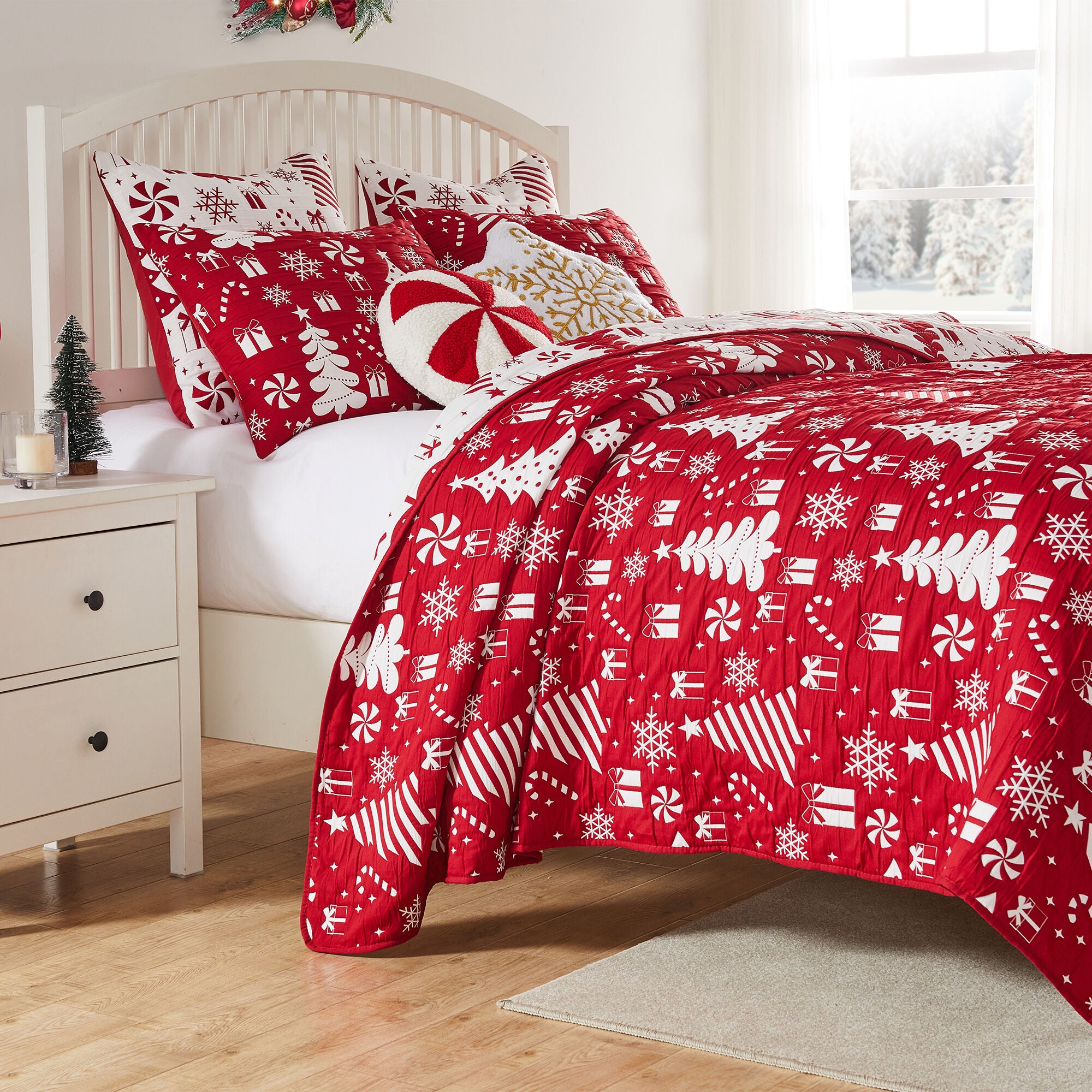 Snowflakes Holiday Matelassé Coverlet Set, Red, 3-Piece King, RED, alternate image number 3