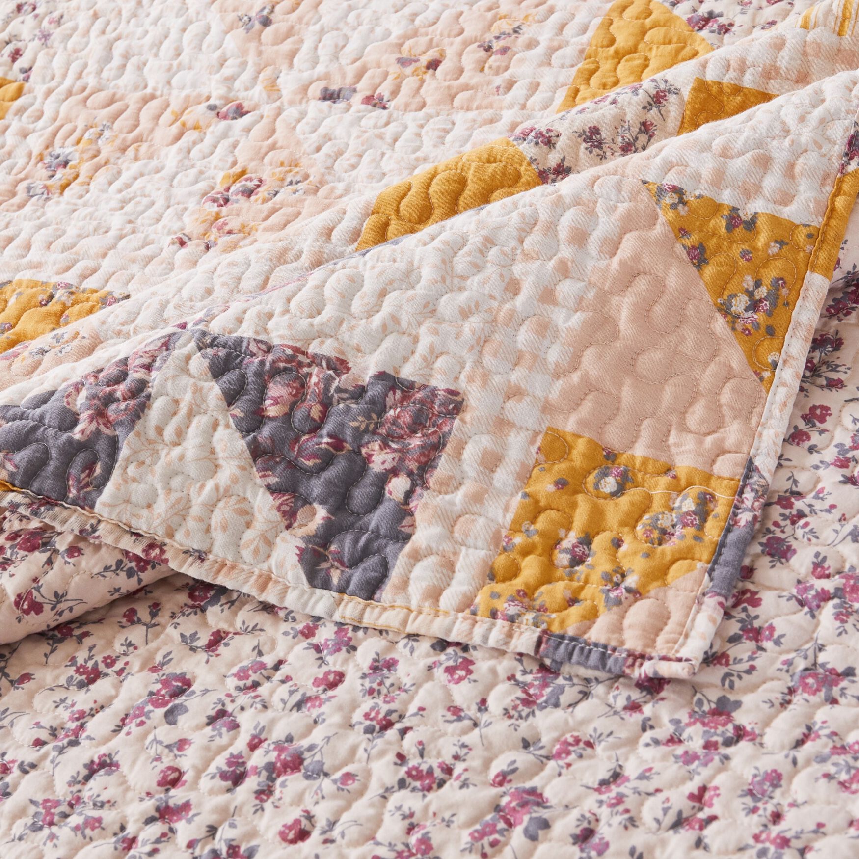 Pinwheel & Posey Quilted Throw Blanket, , alternate image number 2