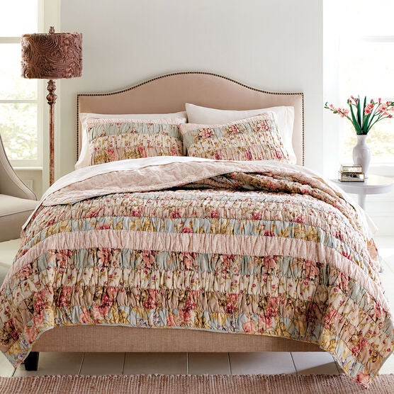 Zoey Floral Print Pieced Quilt, Zoey Floral Print Pieced Quilt,