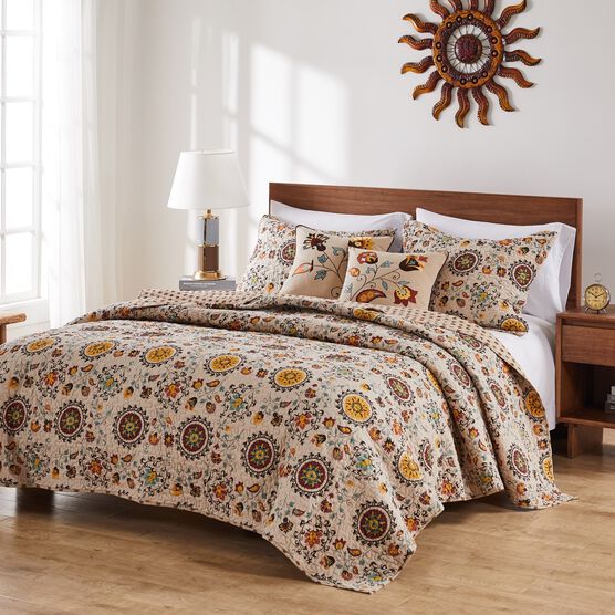 Andorra Quilt And Decorative Pillow Set, , alternate image number null