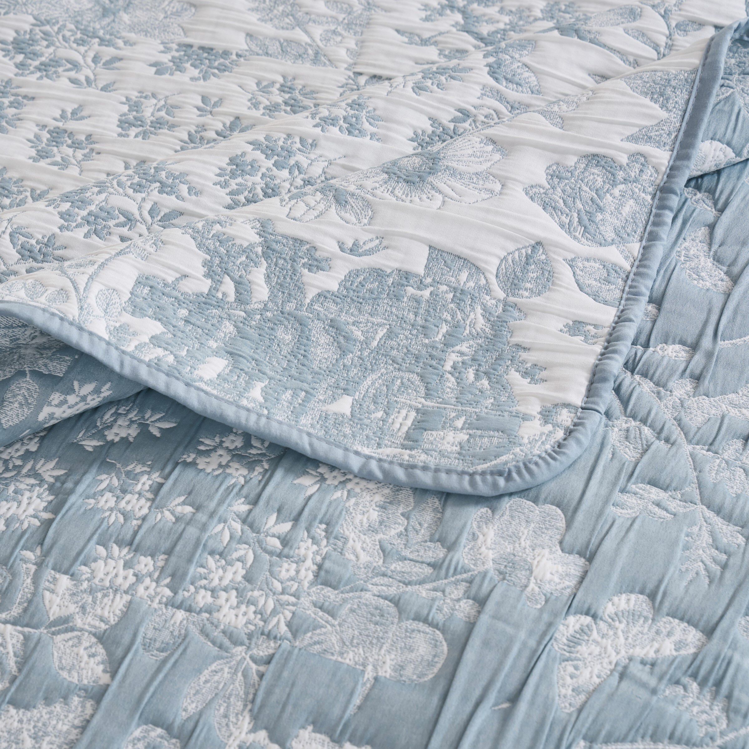 Patchwork Toile Classic Floral Throw Blanket, BLUE, alternate image number 3