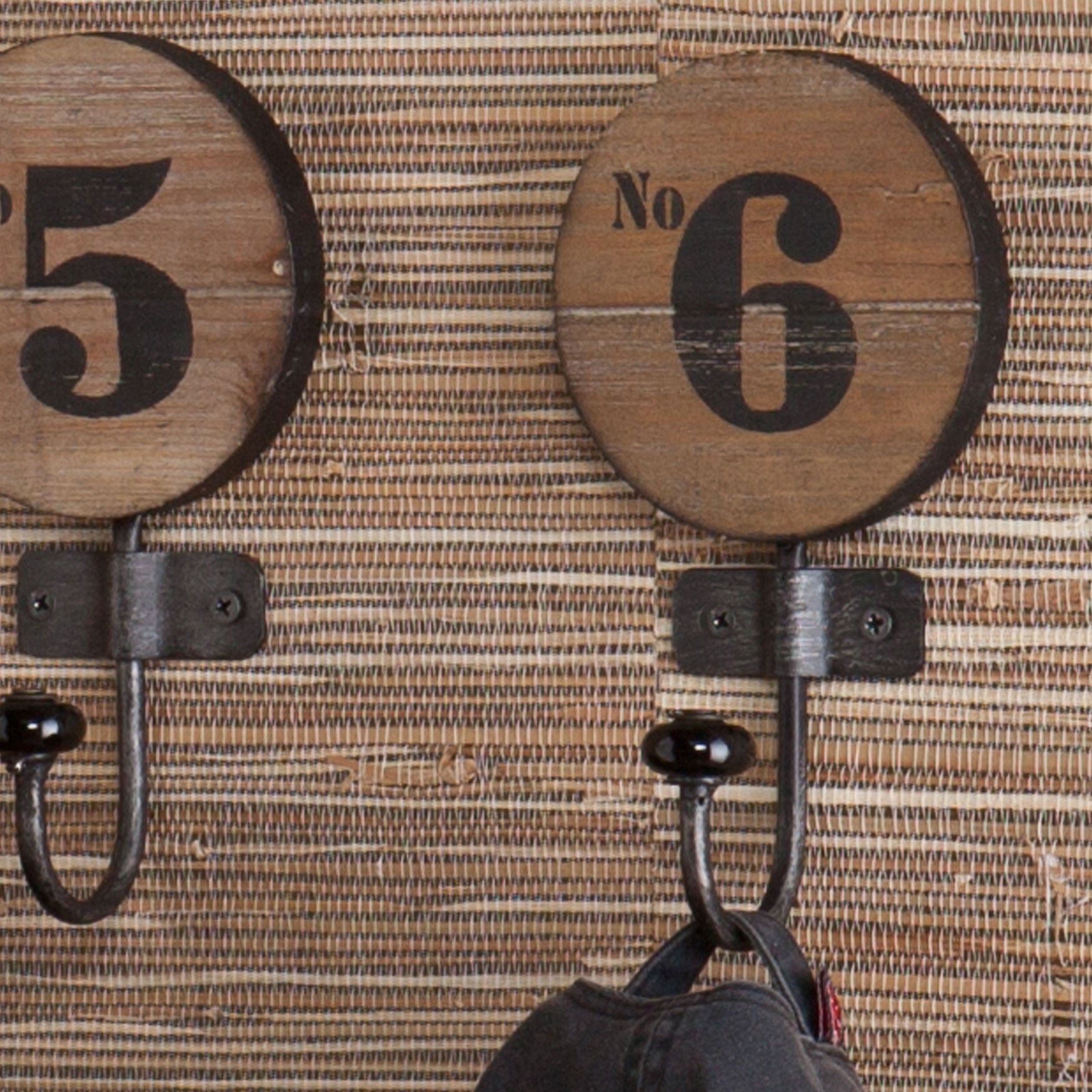 Numbered online wall hooks