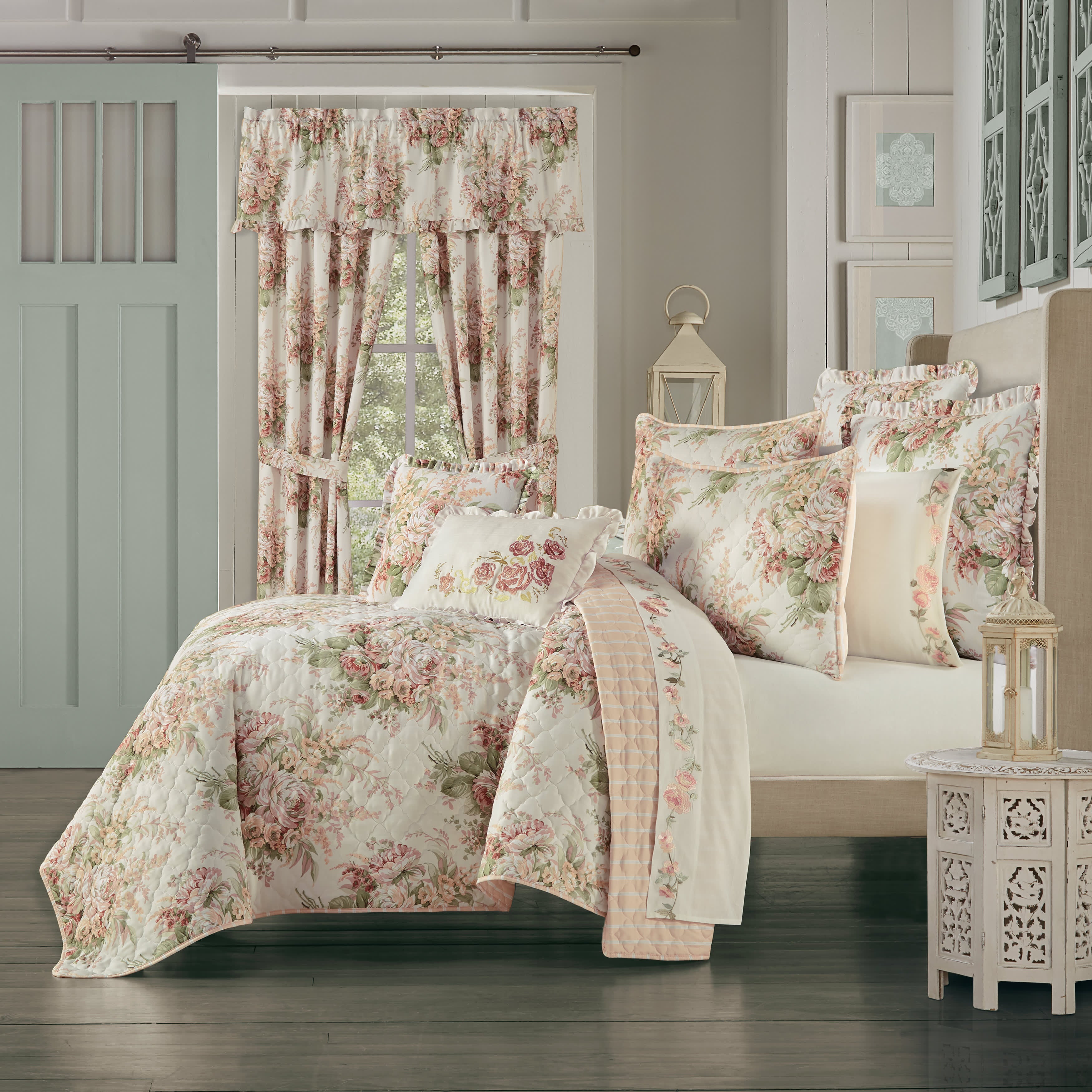 Estelle Coral 3 Piece Quilt Set, CORAL, hi-res image number null