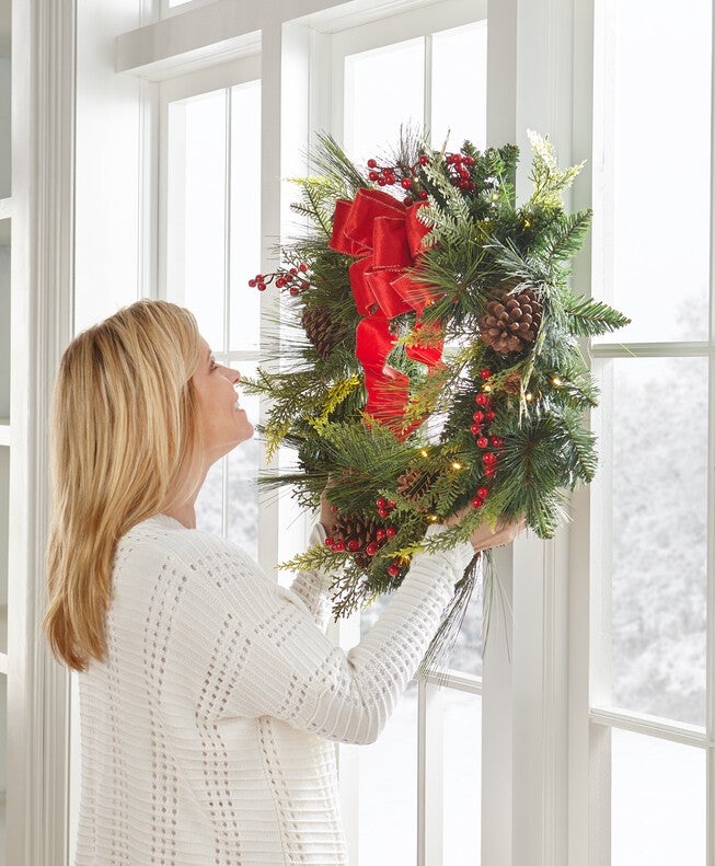 28 inches Pre-Lit Holiday Classic Wreath, , alternate image number null