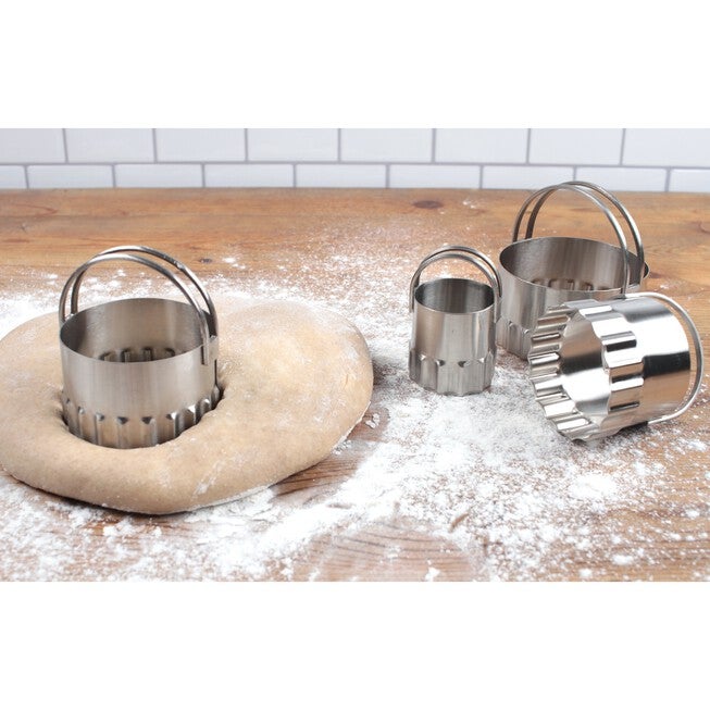 Round Rippled Stainless Steel Biscuit Cutters, Set 4, , alternate image number null