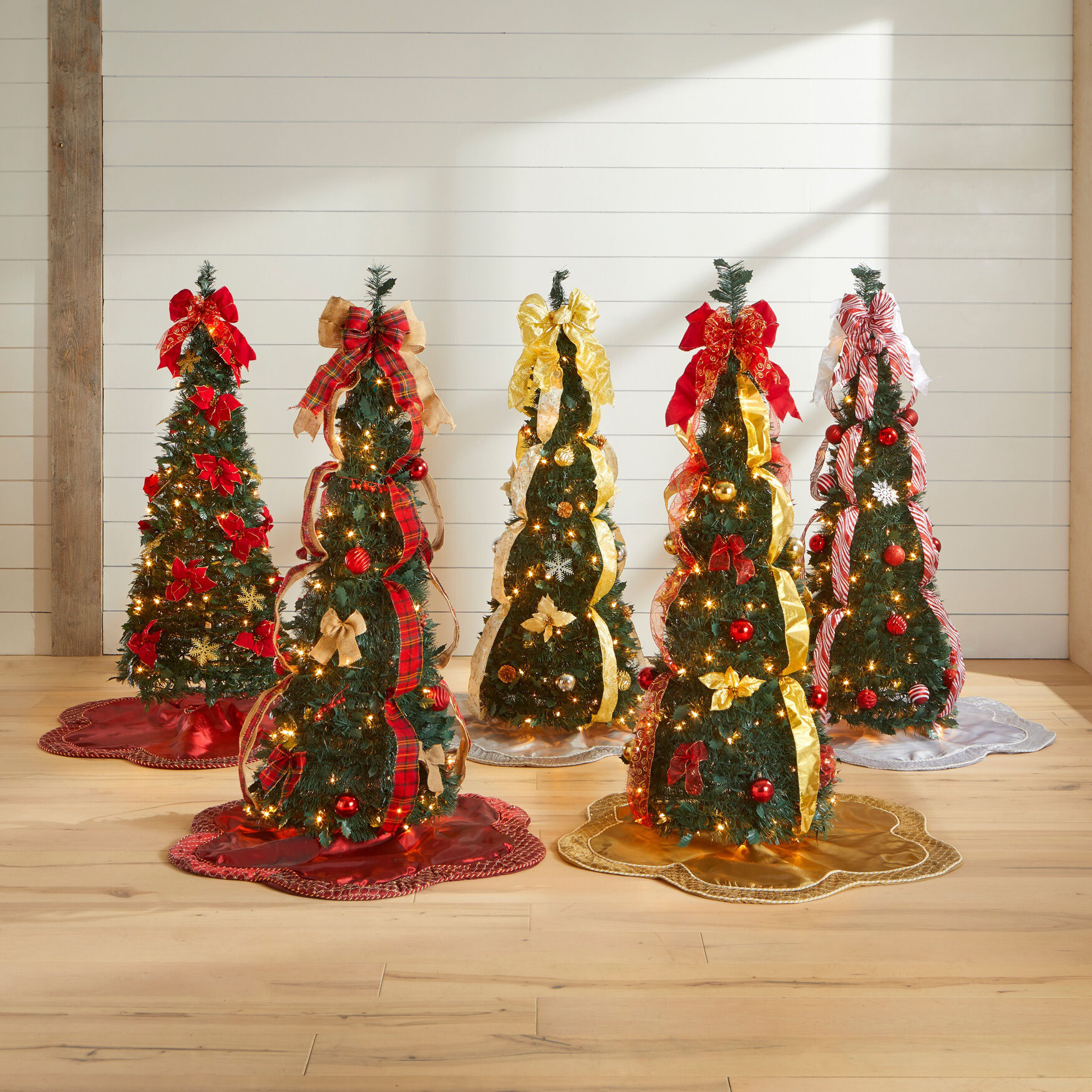 BrylaneHome Fully Decorated Pre-Lit 4 1//2 Pop-Up Christmas Tree Plaid