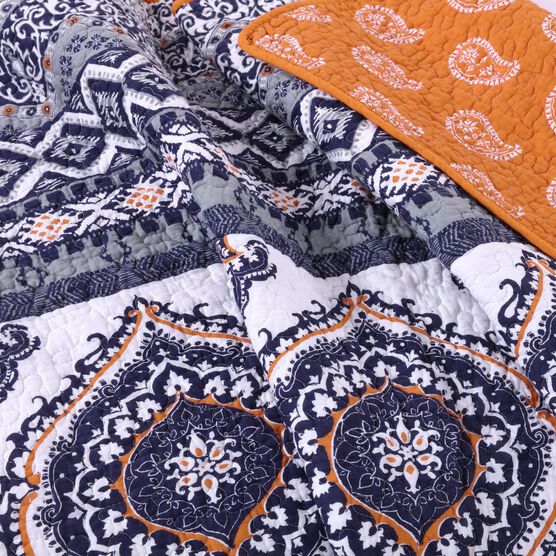 Medina Quilted Throw Blanket, , alternate image number null