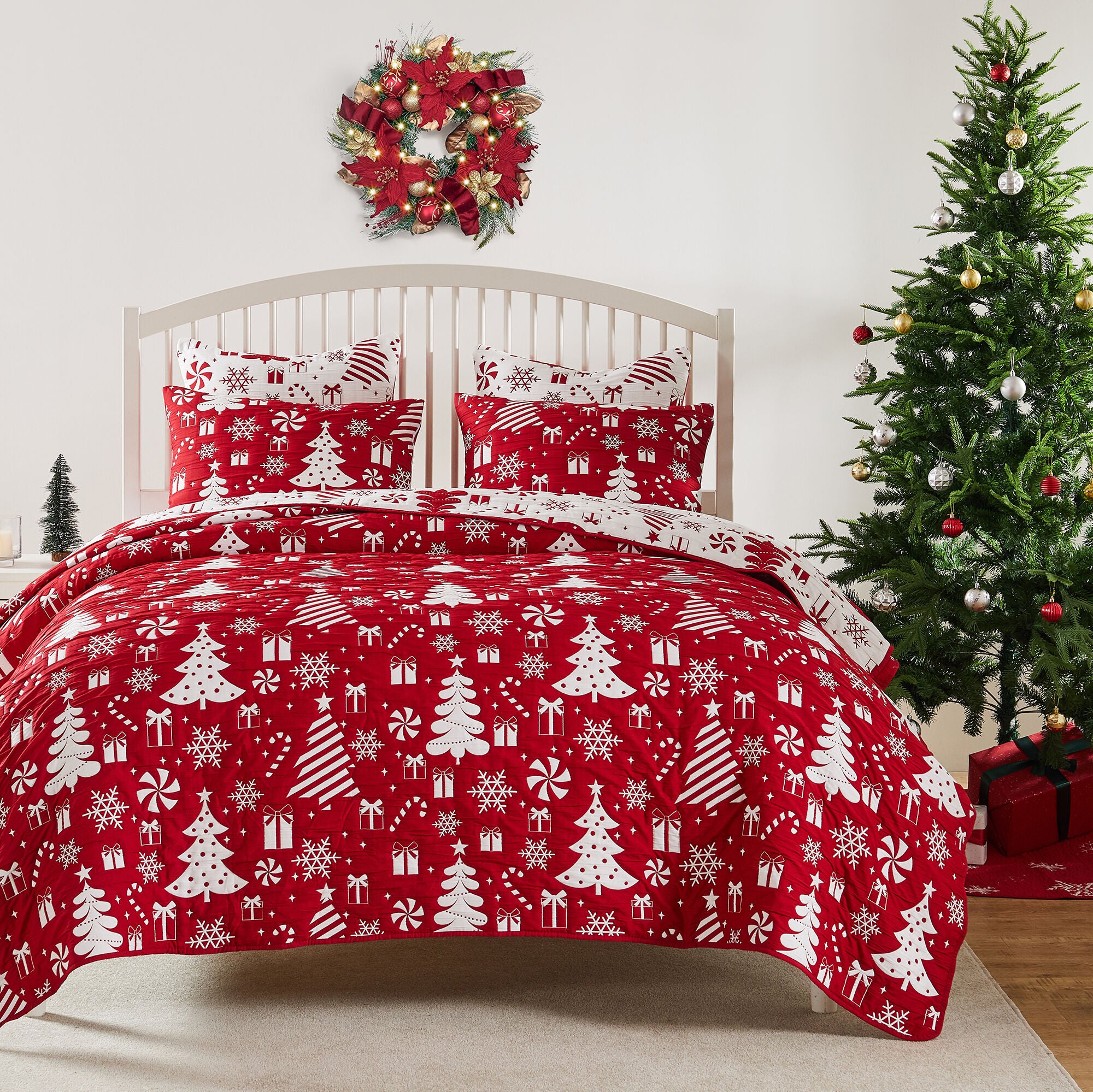 Novelty Holiday Matelass&eacute; Coverlet Set