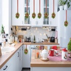 2-Tier Serving Set with Wire Stand image number null