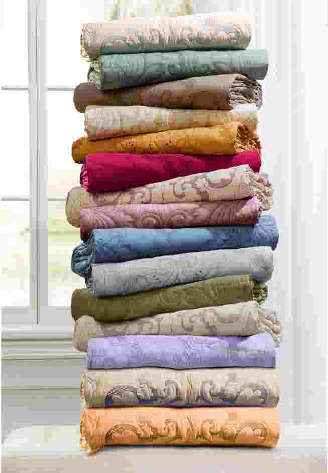 Amelia Bedspread image number 7