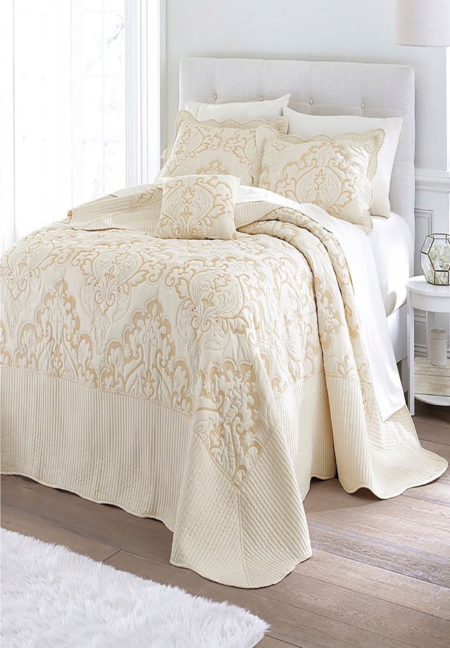 Amelia Bedspread image number 7