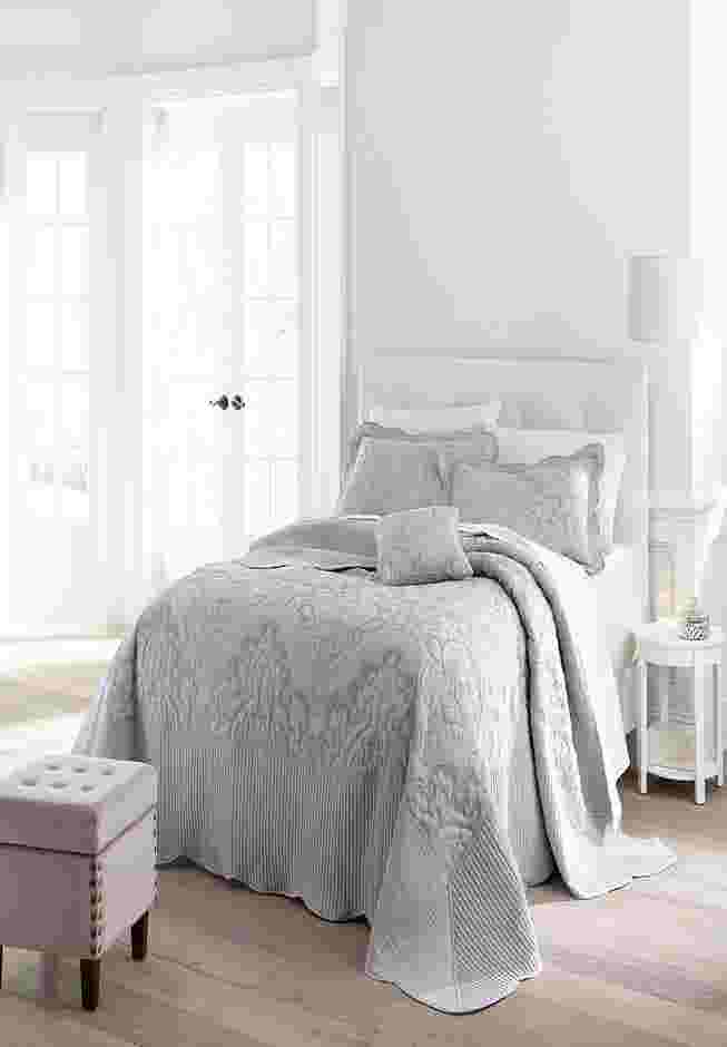 Amelia Bedspread image number 0