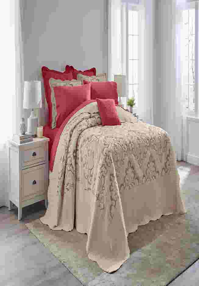 Amelia Bedspread image number 0