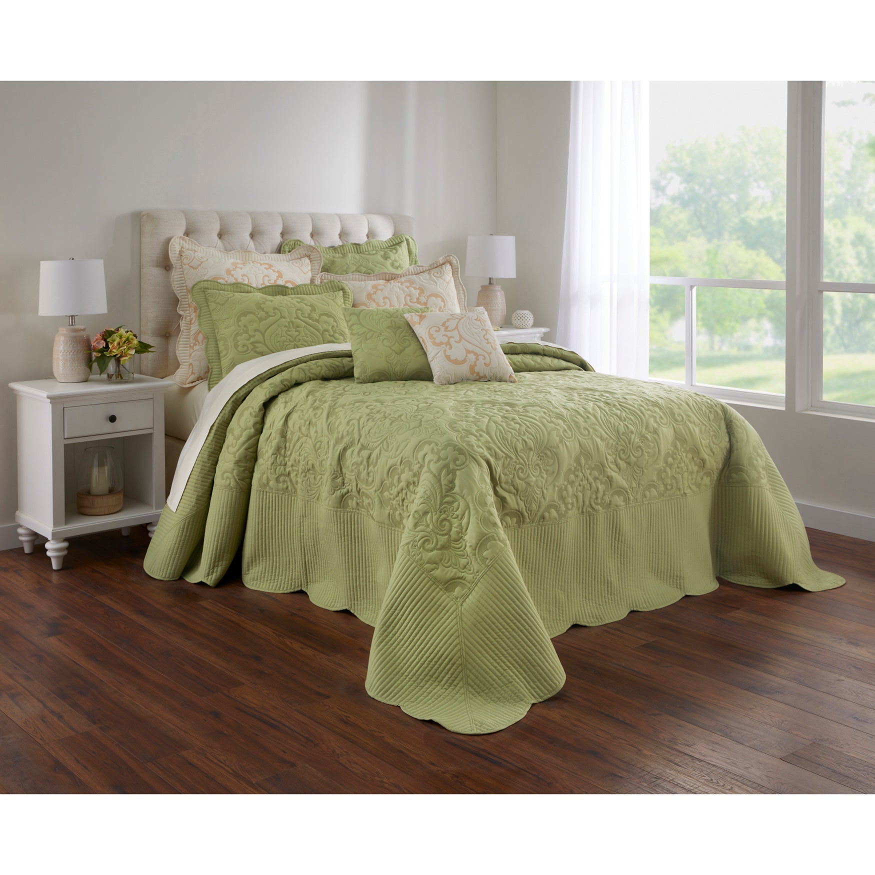 Amelia Bedspread image number 0