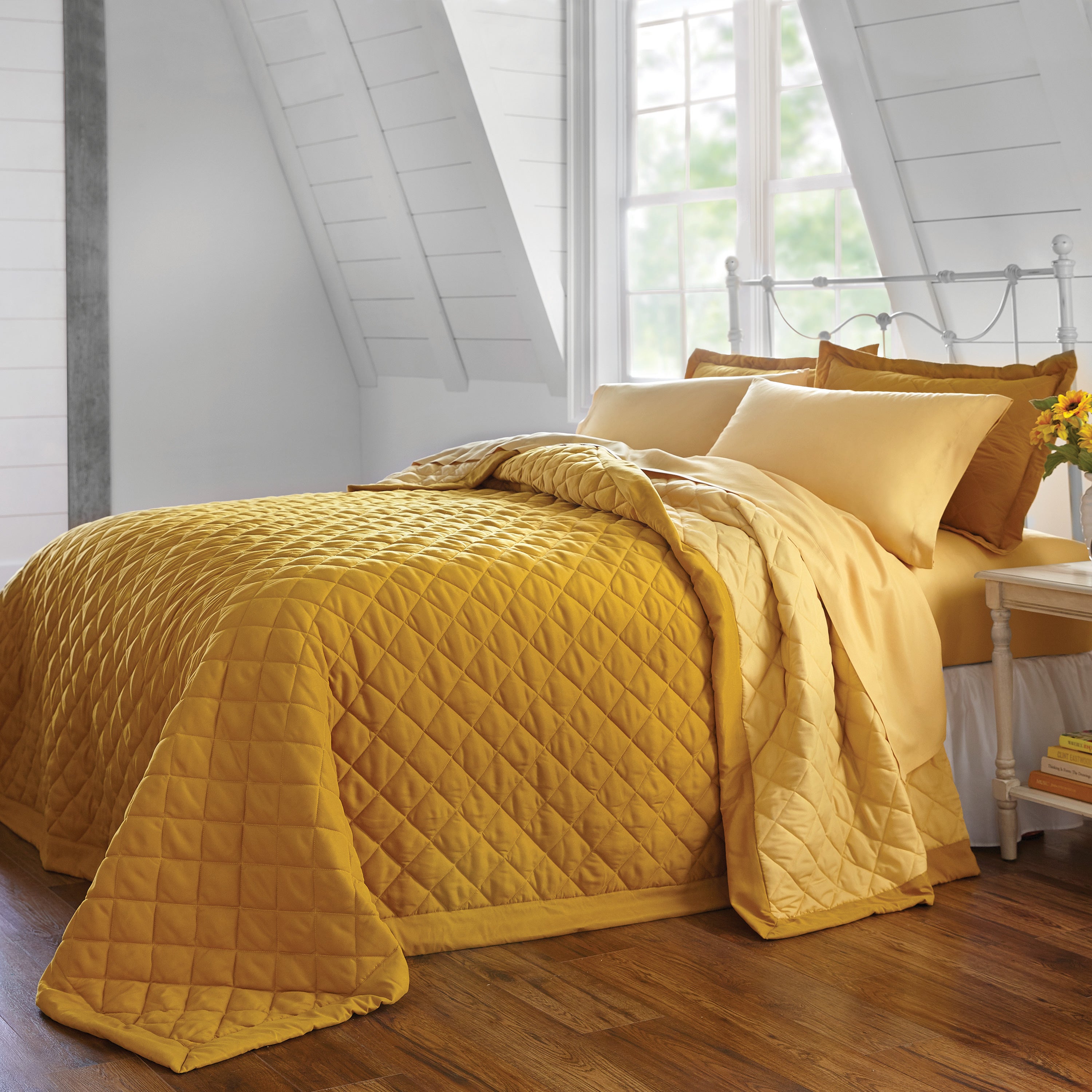 BH Studio Reversible Quilted Bedspread image number 0