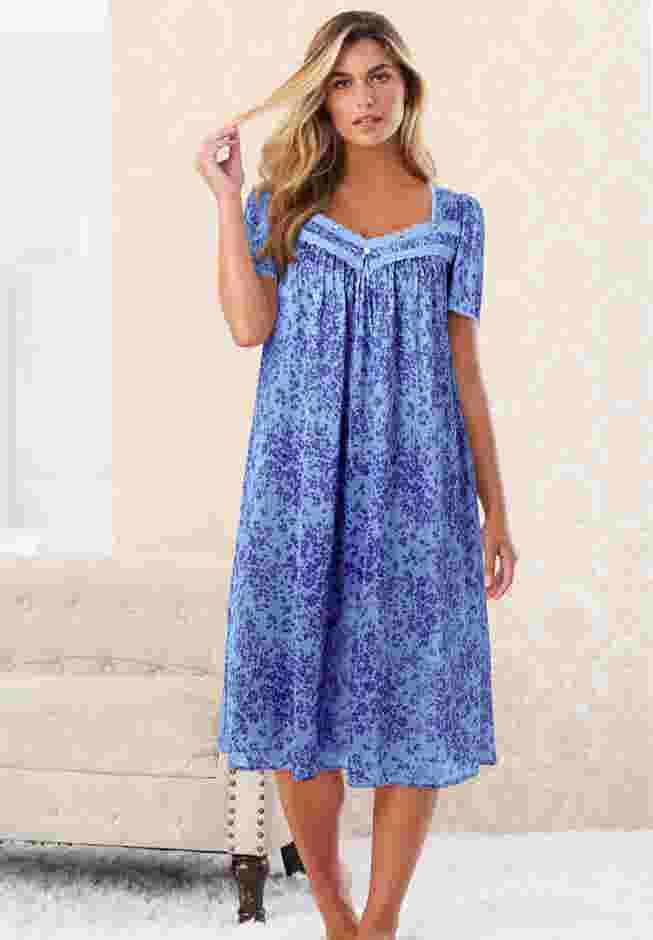 Short Silky Lace-Trim Gown image number 3