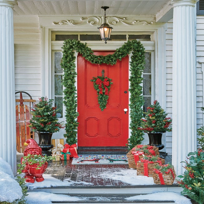 Pre-Lit Arrow-Tip Vertical Teardrop Swag image number 1