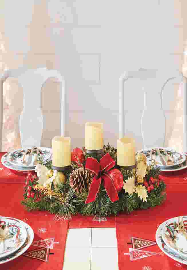 Cordless LED Pre-Decorated Candleholder Centerpiece image number 0