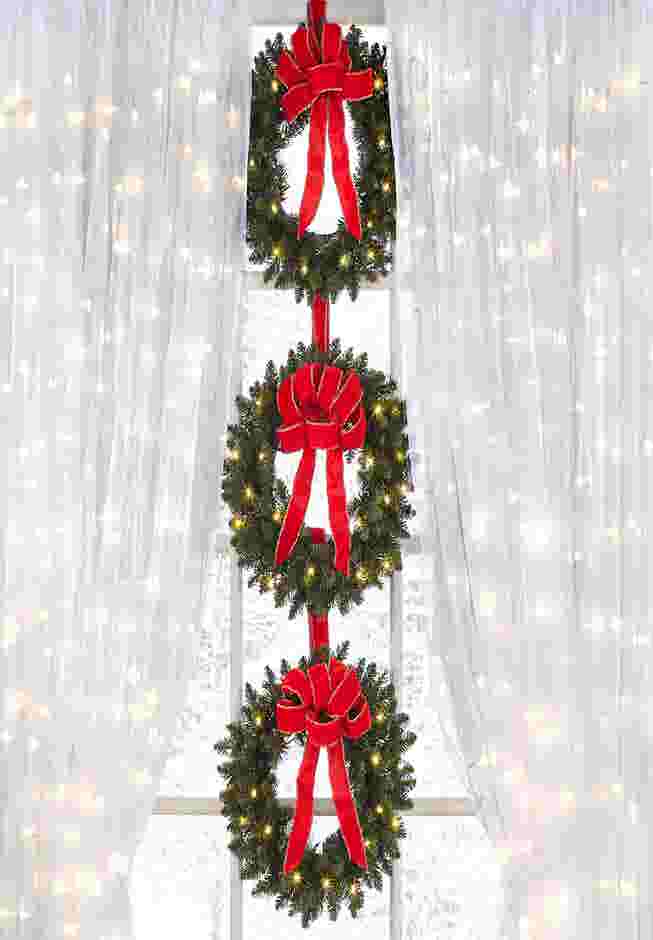 Set Of 3 Cordless Pre-Lit Mini Christmas Wreaths image number 1