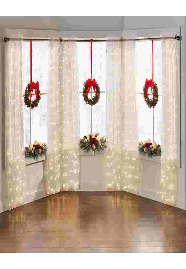 Set Of 3 Cordless Pre-Lit Mini Christmas Wreaths image number 4