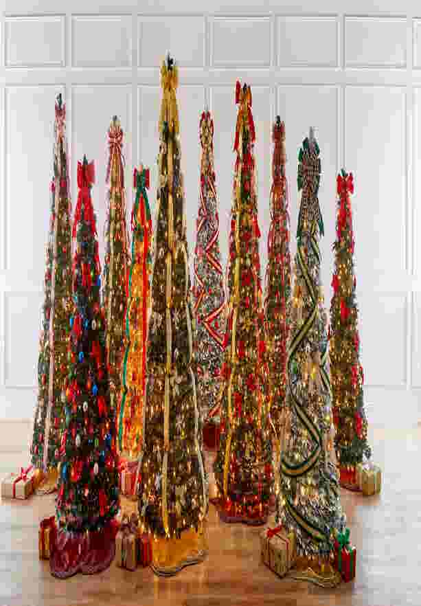 Fully Decorated Pre-Lit 6’ Pop-Up Christmas Tree image number 2