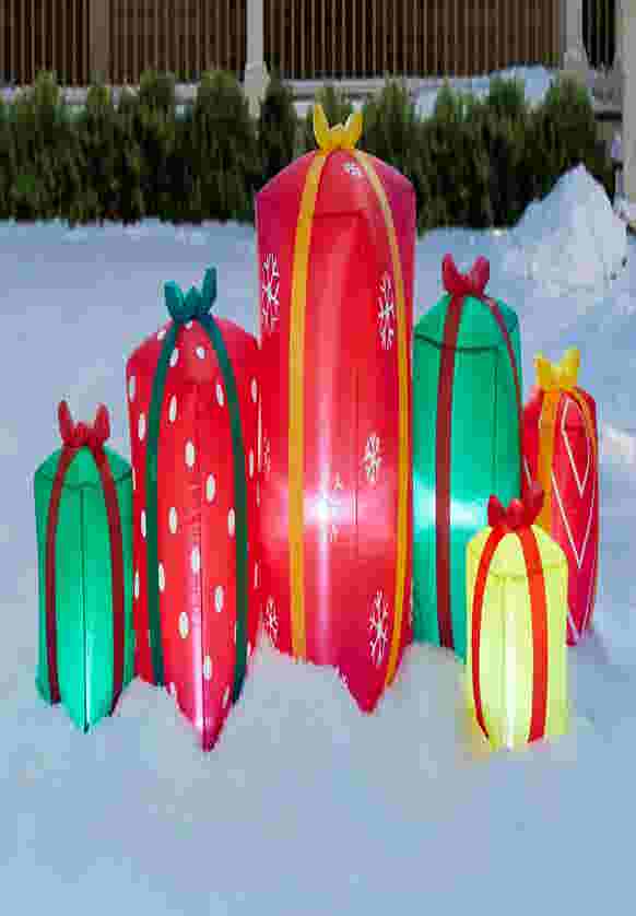 Christmas Gift Box/Ornaments image number 0