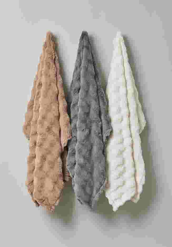 Cascade Ultra Fine Faux Fur Throw image number 3