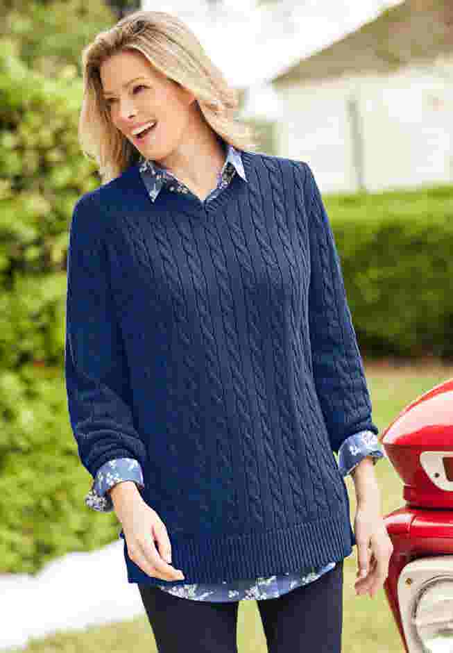 Cable Knit V-Neck Pullover Sweater image number 4
