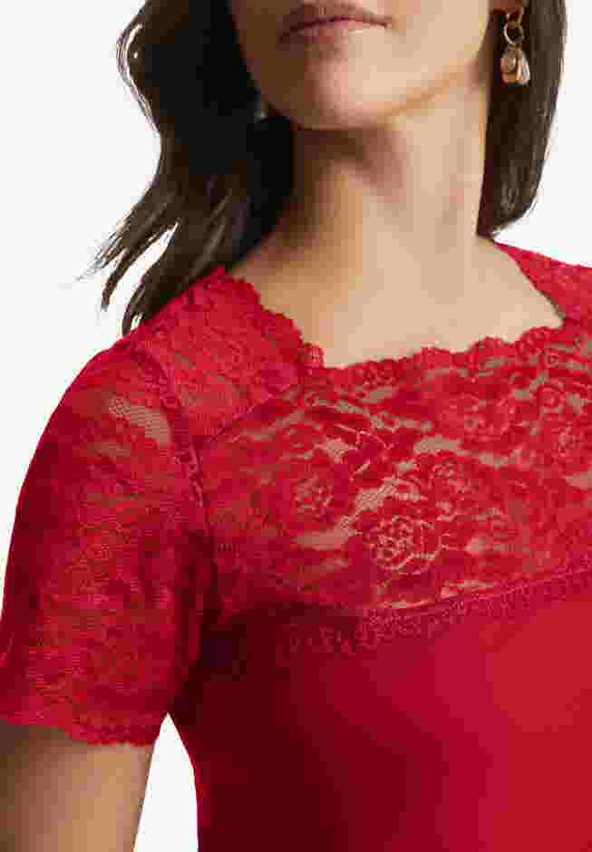 Stretch Lace Neckline Top image number 4