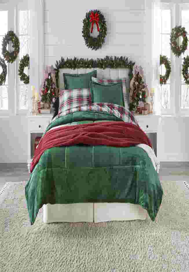 BH Studio Microfleece Comforter image number 3