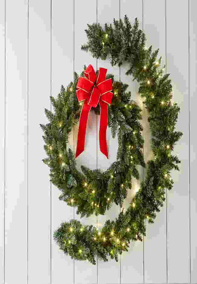 24" Pre-Lit Canadian Pine Arrow Tip Wreath image number 1