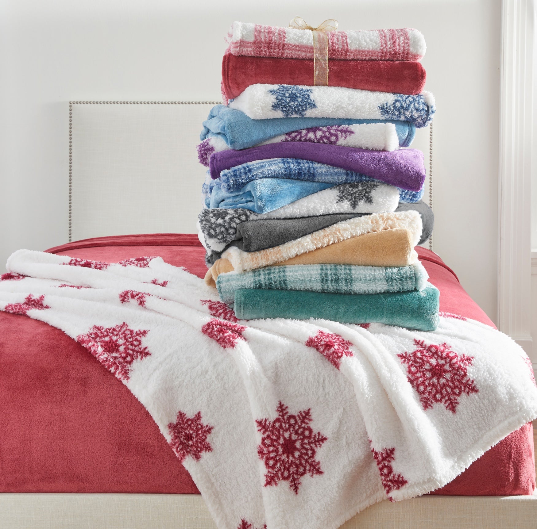 Fleece Blanket + Free Throw image number 1