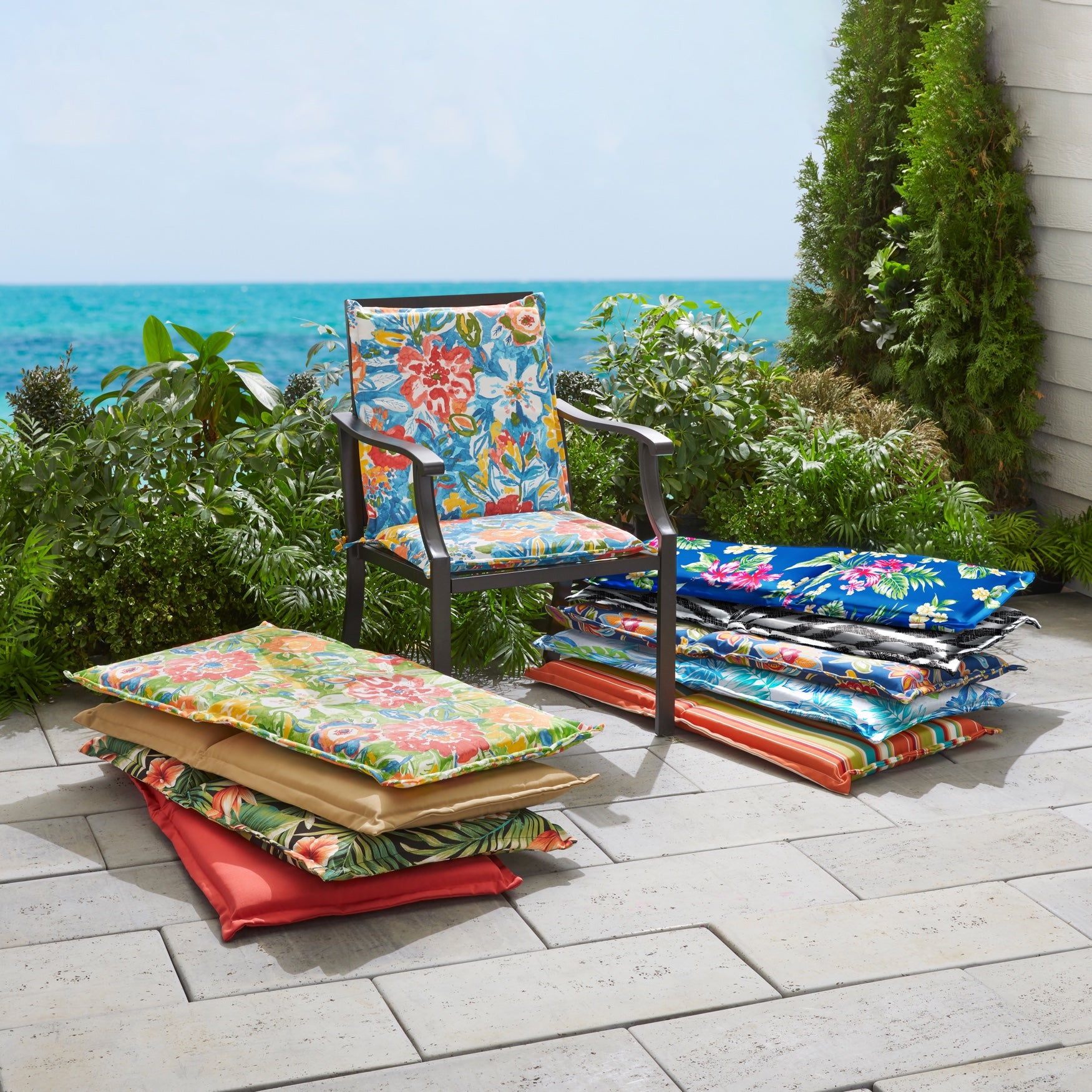 BH Outdoor Performance Flanged Hinged Cushion image number 2