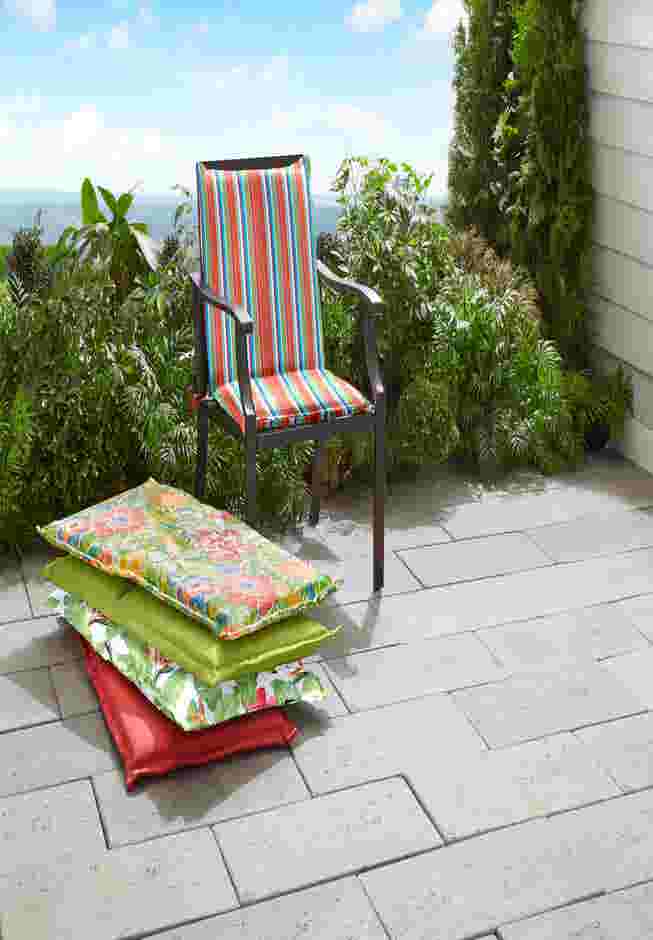 BH Outdoor Performance Flanged Hinged Cushion image number 0