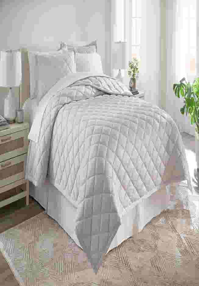 BH Studio Jersey Quilt Set image number 1